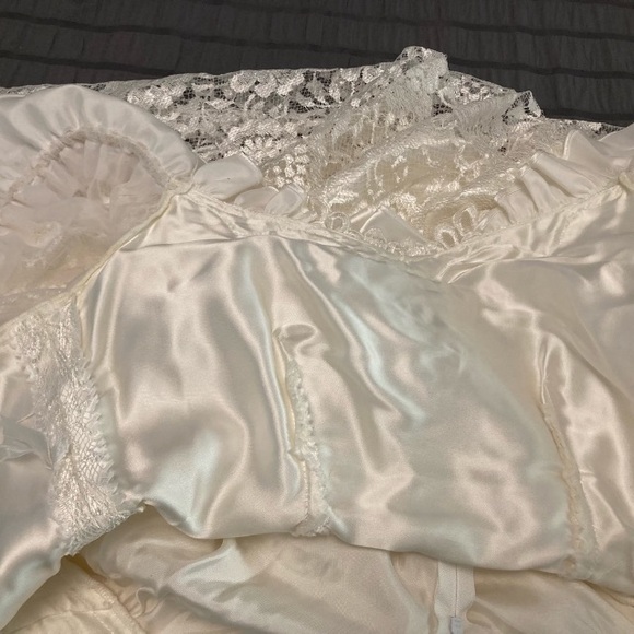 Elegant Satin & Lace Wedding Dress with Deep Ruffled Neckline and Long Train - Picture 8 of 12